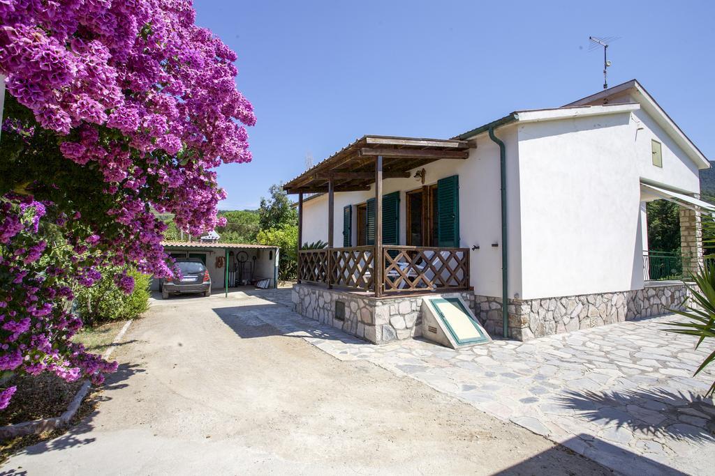 Villa Leo ポルトフェッラーイオ 部屋 写真